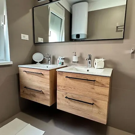 Ap Contessa Daire Bužinija